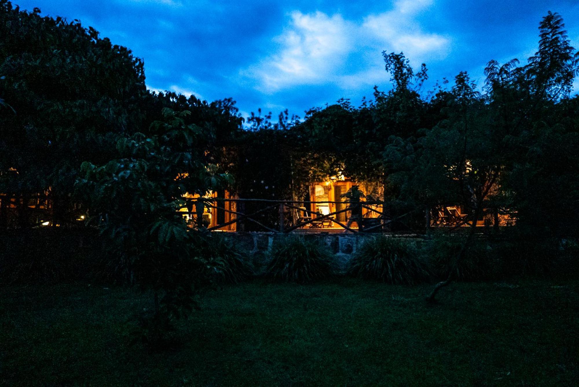 Akagera Transit Lodge Exteriör bild